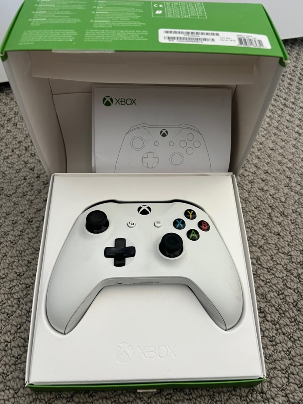 XBOX Wireless Gaming Gamer Controller - White - model number 1708 - Picture 2 of 5
